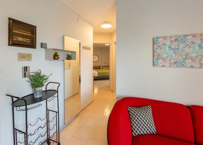 Stefan's Seafront Apartment *